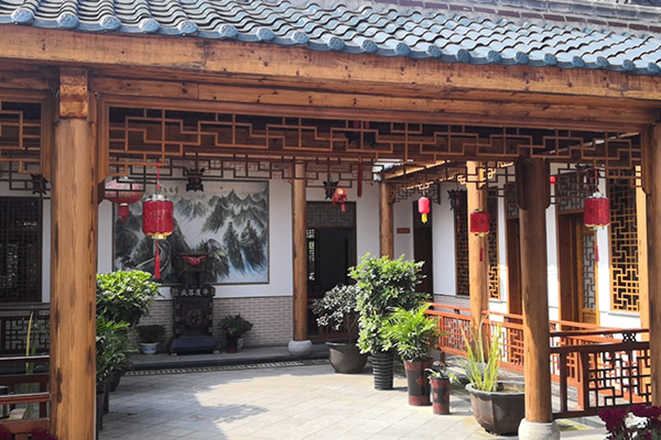 安徽合肥廬江縣冶父山鎮(zhèn)新華村水泥仿古圓柱木紋漆廠家施工案例